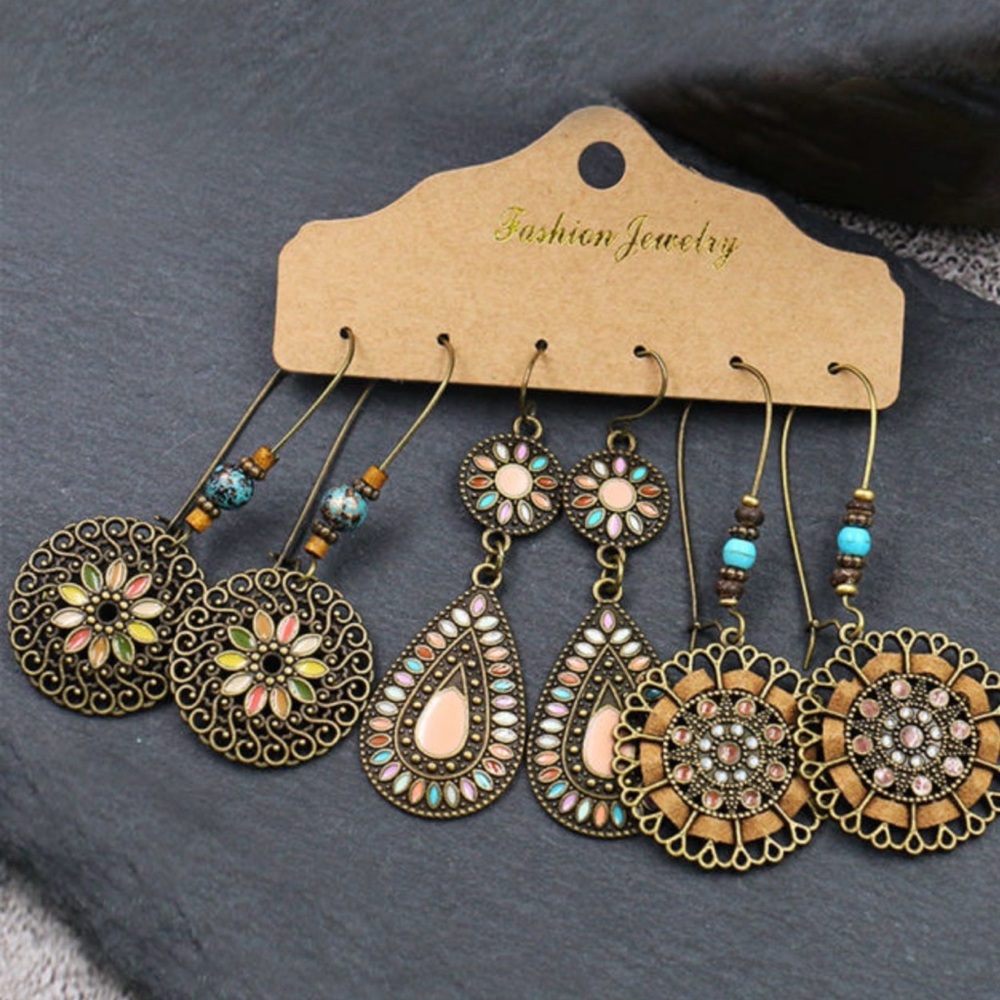 Vintage-Inspired Gold and Cream Earrings Set